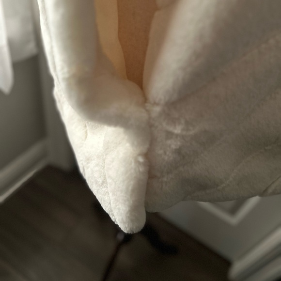 BCB Generation Faux Fur sleeveless lined hooded vest - Picture 16 of 16